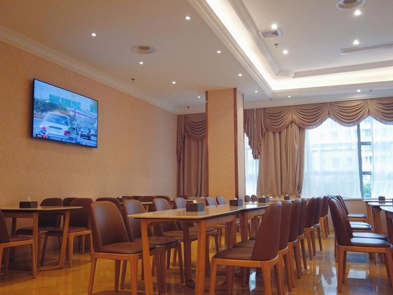 Vienna Hotel Nanxiong Exterior photo